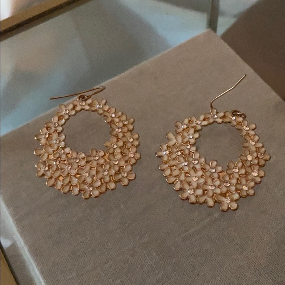 Daisy Dangle Hoops